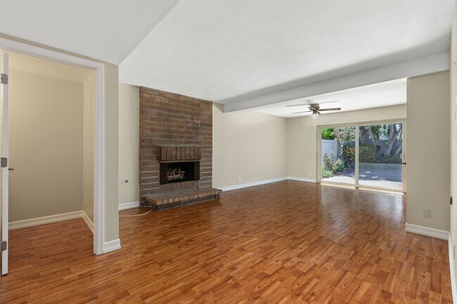 Building Photo - Spacious Home w/ Loft in Village Park!