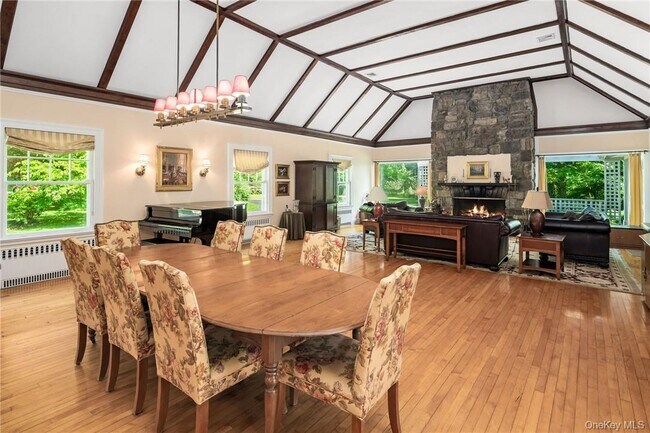 Building Photo - 220 Croton Ave