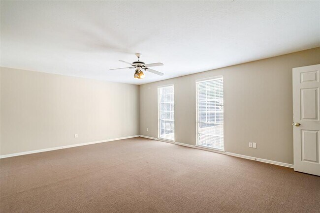 Building Photo - 8311 Mentmore Dr