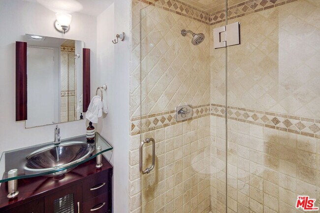 Building Photo - 1100 Alta Loma Rd