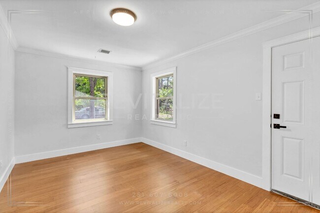 Building Photo - Newly Renovated 3 Bed / 2.5 Bath with Doub...