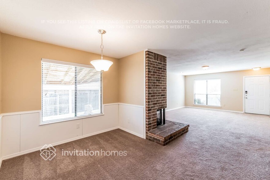 Building Photo - 1031 Bellflower Dr