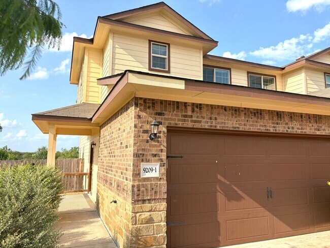 Building Photo - Luxury Townhome near Randolph AFB