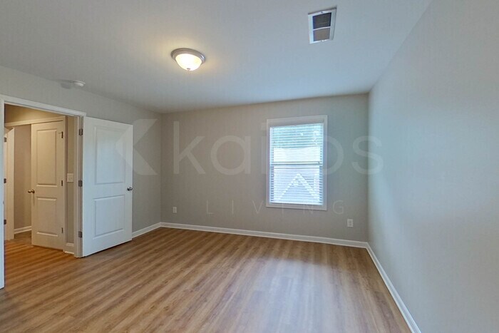 Building Photo - 215 Orchard Ln
