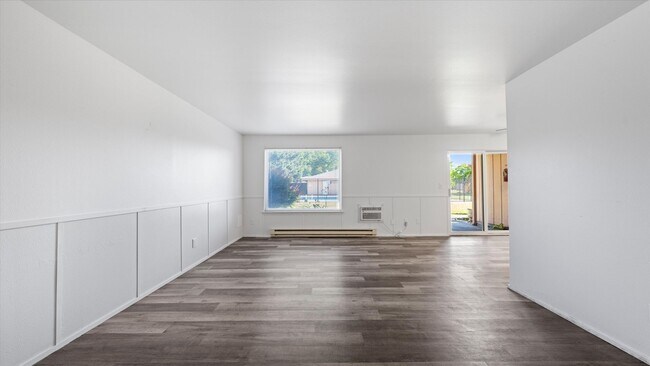 Building Photo - Charming 2-Bed, 1-Bath Condo for Lease at Ivy Club – Low Maintenance Living