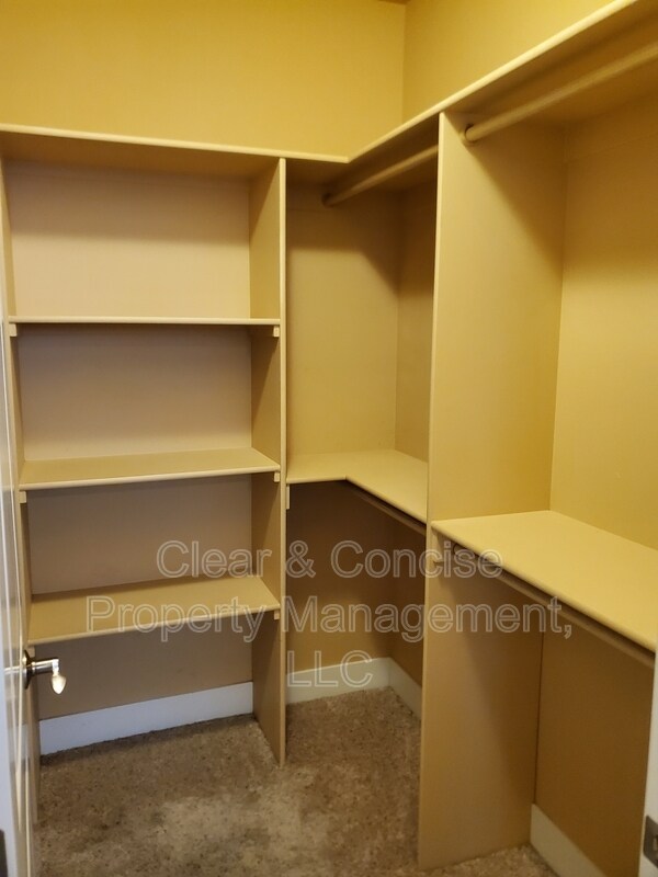 Building Photo - 920 Arcadia Dr