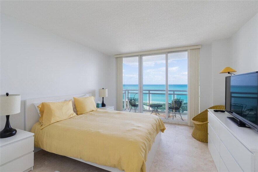 Building Photo - 6917 Collins Ave