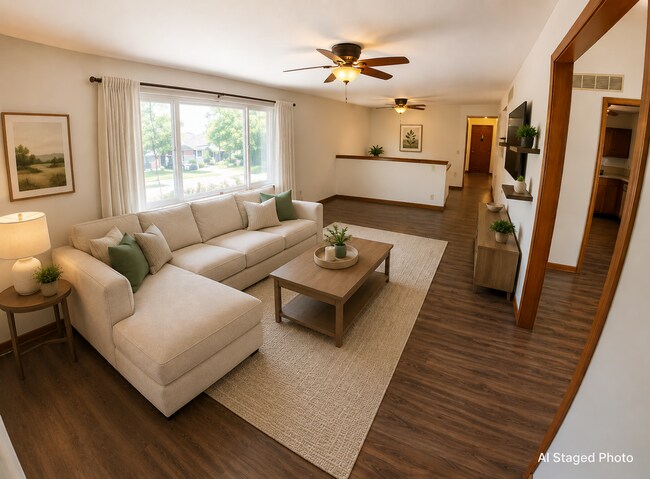 Building Photo - 3027 Tamarak Dr