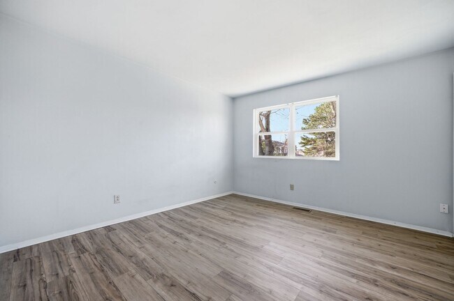 Building Photo - OPEN HOUSE SATURDAY THE 20TH 1PM-3PM! Three-bedroom, two-and-a-half bathrooms in Pembroke Meadows!