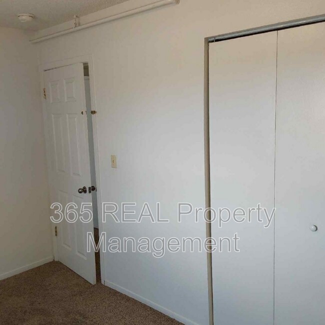 Building Photo - 204 14th St