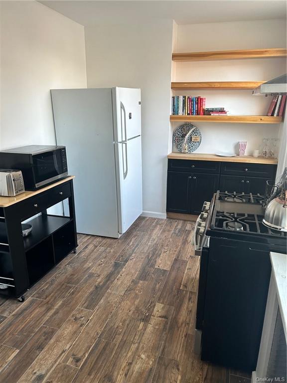 Building Photo - 27 Main St