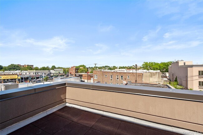 Building Photo - 62-45 60th Pl