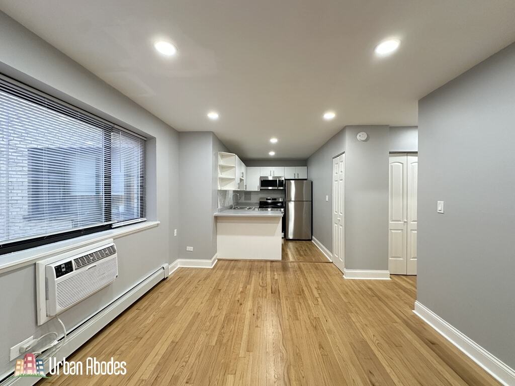 Building Photo - 6967 N Sheridan Rd