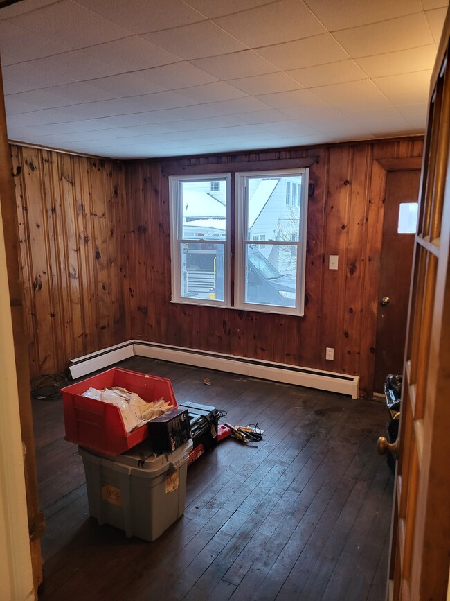 Building Photo - 107 Meadow St