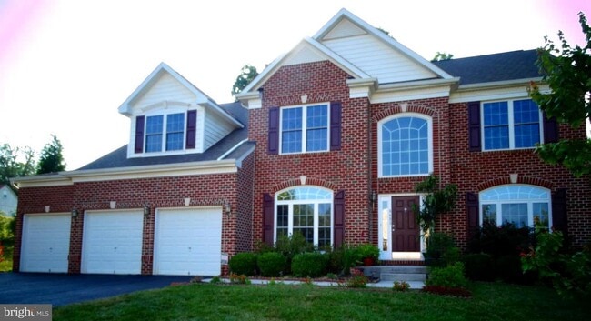 Building Photo - 6453 Swimmer Row Way