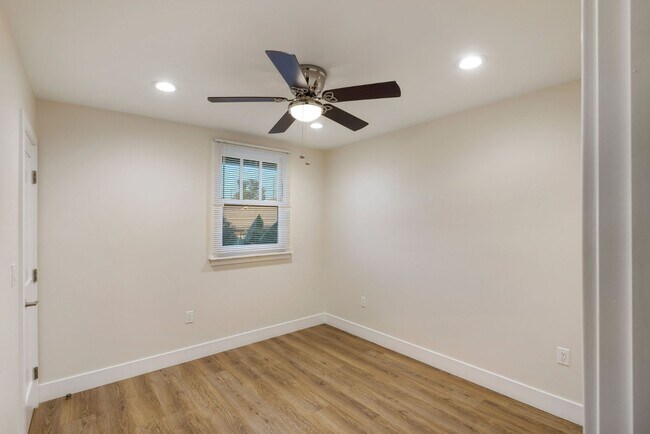 Building Photo - Brand New 2BR/1BA with Downtown LA Views in Historic Pico Union - First Time  on Market!