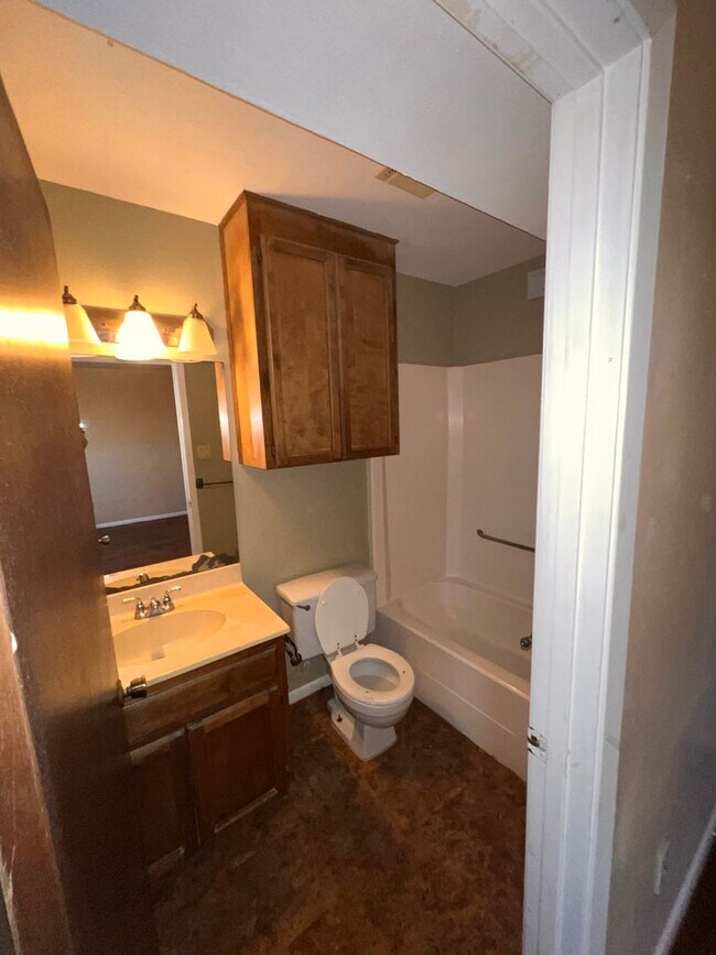 Building Photo - 5749 Crestmore Dr