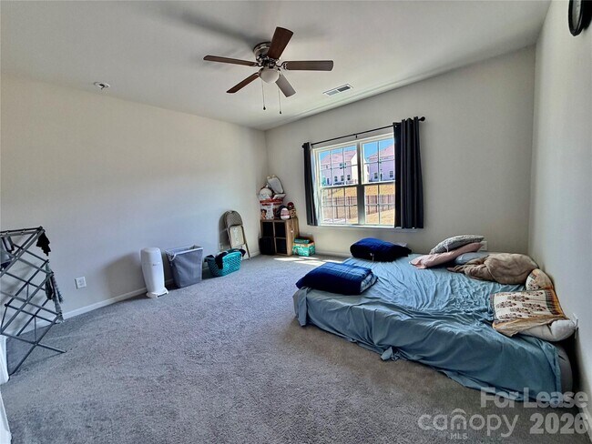 Building Photo - 365 Runner Stone Ln