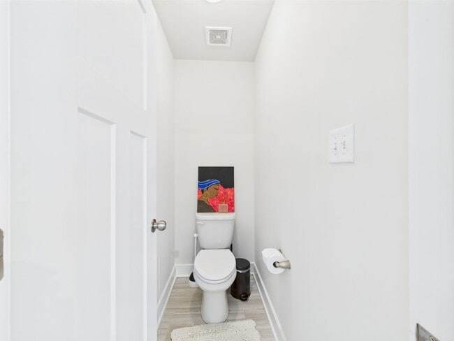 Building Photo - Spacious 5-Bedroom Colonial Home for Rent ...