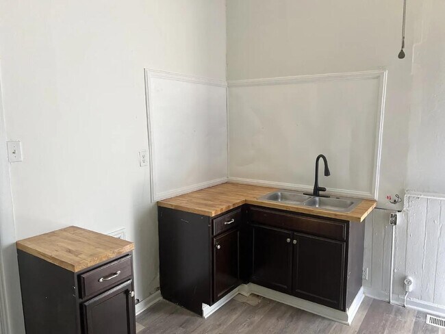 Building Photo - 1644 Brinson St