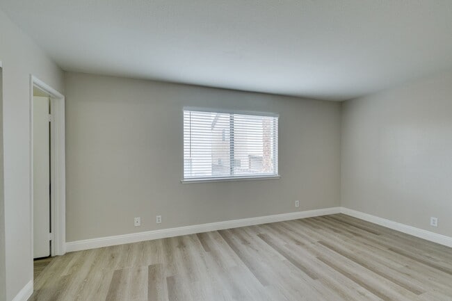 Building Photo - Upgraded 3bedroom house near Buffalo and Washington with easy access to Summerlin Pkwy.