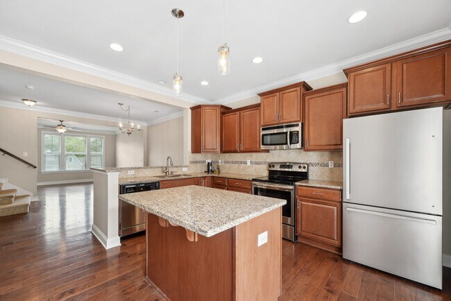 Building Photo - 1359 Town Home Dr