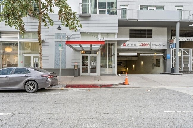 Building Photo - 645 W 9th St