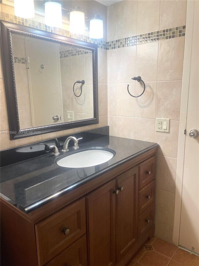 Building Photo - 2049 S Ocean Dr