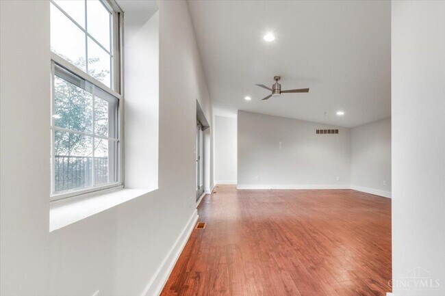 Building Photo - 320 Seitz St