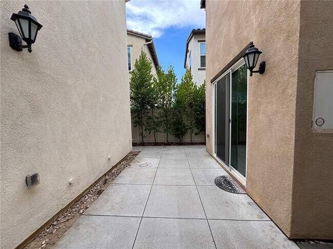 Building Photo - 26149 Park Ave