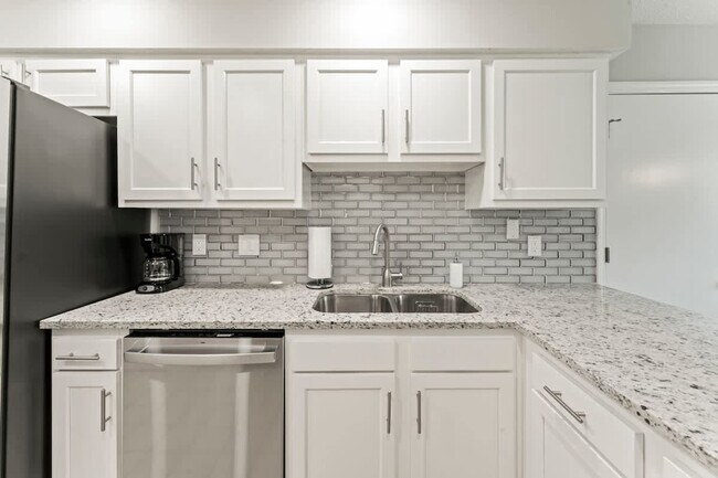 Building Photo - 10383 Chatwood Ct