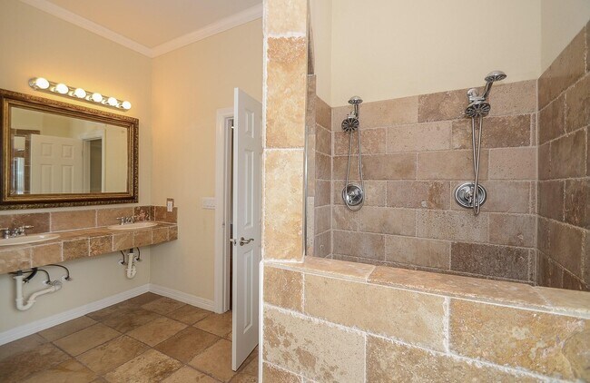 Building Photo - 513 Vincent St