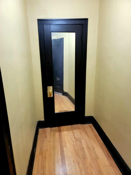 Building Photo - 10919 S Vernon Ave