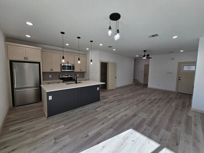 Building Photo - BRAND NEW BUILD!!