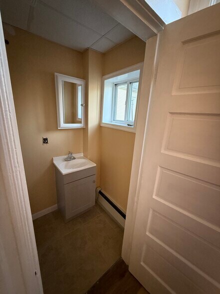 Building Photo - 860 Mineral Spring Ave