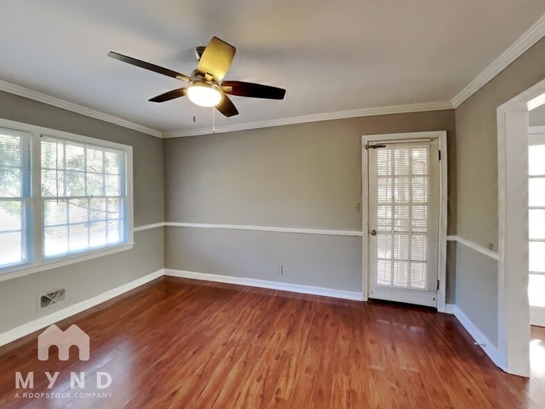 Building Photo - 990 Lynhurst Dr SW