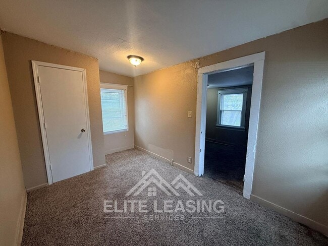 Building Photo - Charming & Spacious 3-Bedroom Rental in Topeka’s Oakland Neighborhood!