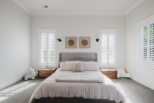 Building Photo - Stunning Custom Home in Palmetto Bluff