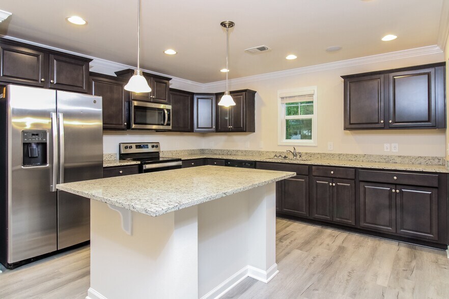 Building Photo - 119 Woodcote Dr