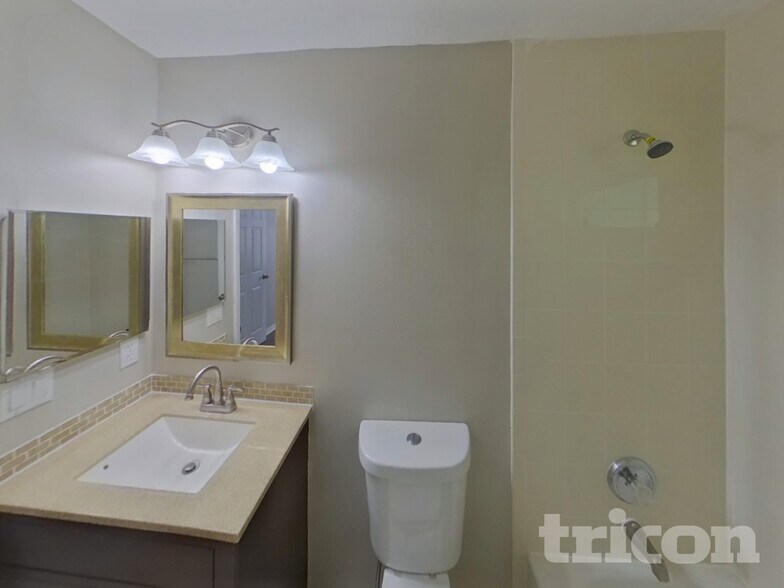 Building Photo - 5197 Brickell Dr