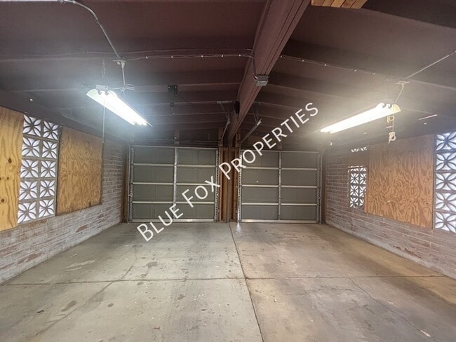 Building Photo - 729 N Alamo Ave