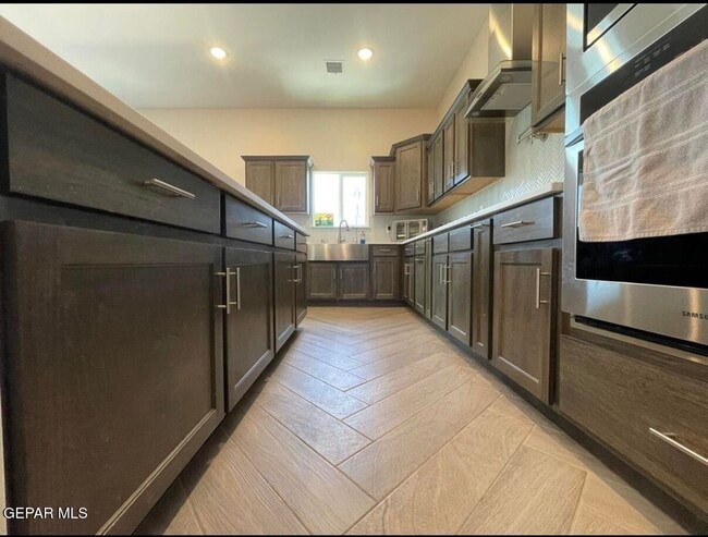 Building Photo - 420 Villa Socorro Pl