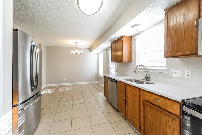 Building Photo - 1833 Cagney St