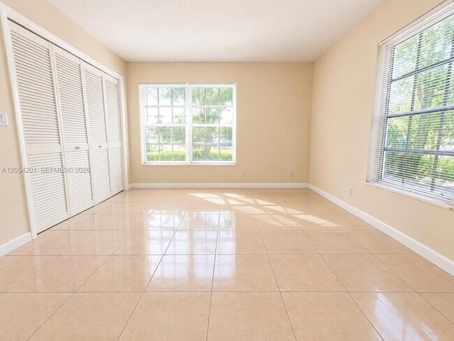 Building Photo - 4951 Wedgewood Way
