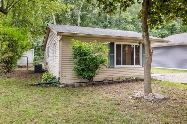 Building Photo - 9535 Listeria St