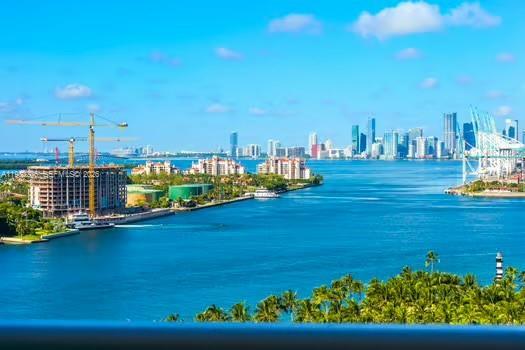 Building Photo - 100 South Pointe Dr