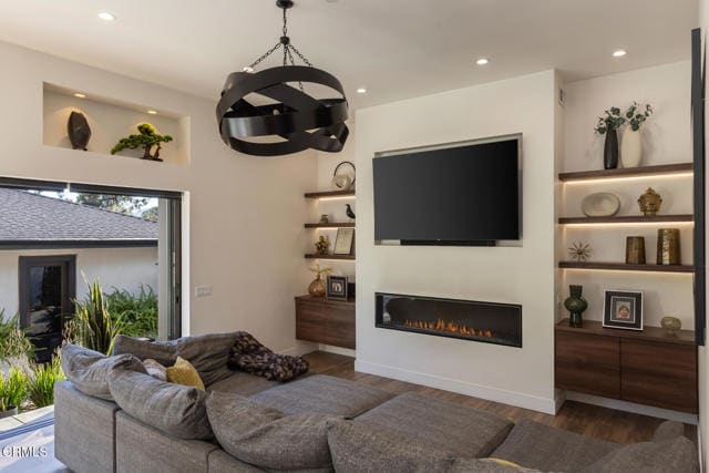 Building Photo - 620 Houseman St