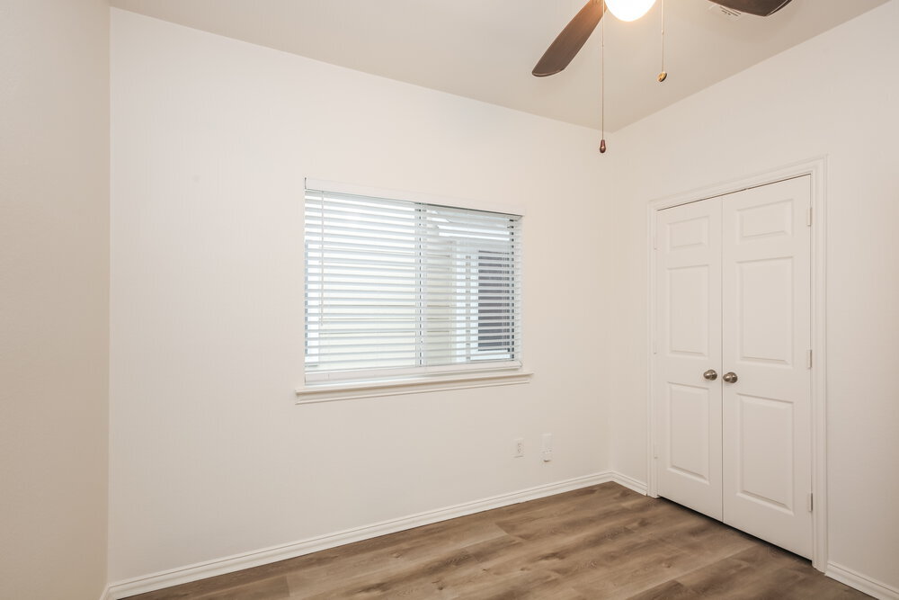 Building Photo - 308 Creekview Dr