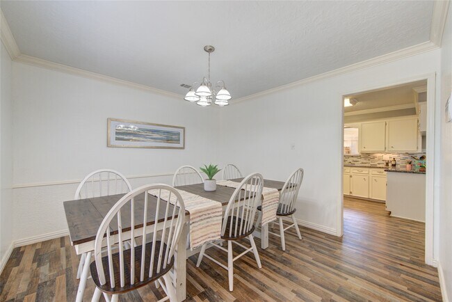 Building Photo - 17206 Seven Pines Dr