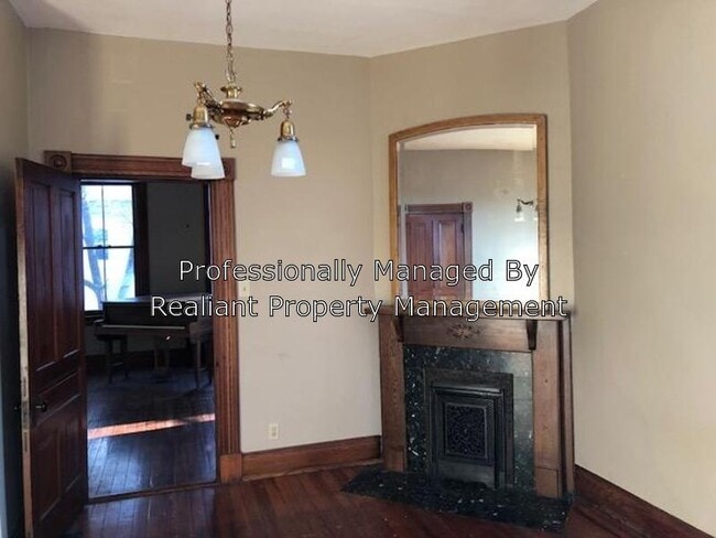 Building Photo - 244 Linden Ave